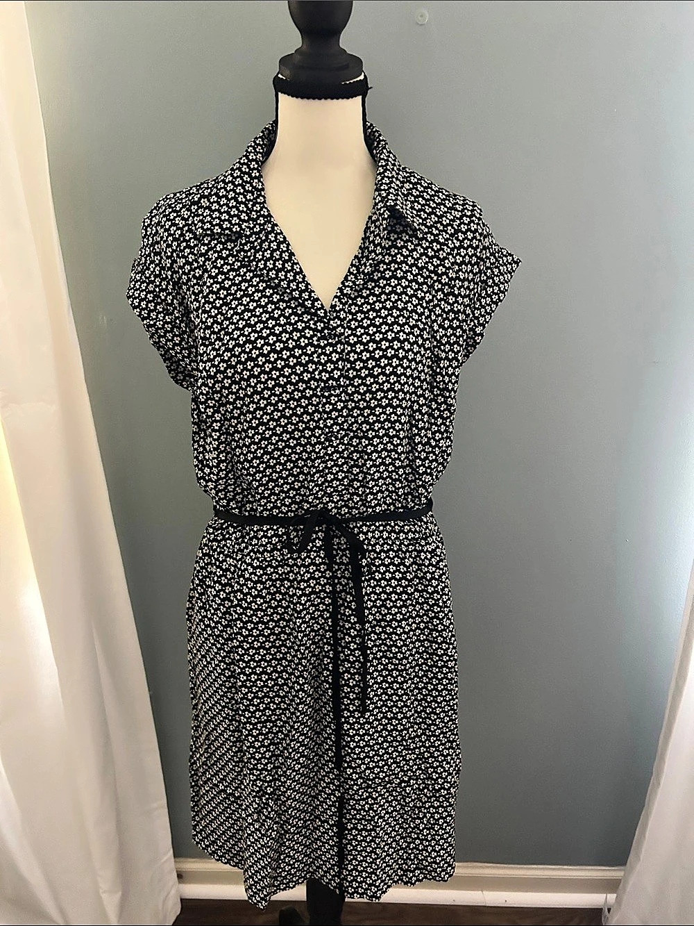 LOFT Floral Mini Dress in Black & White Size Small